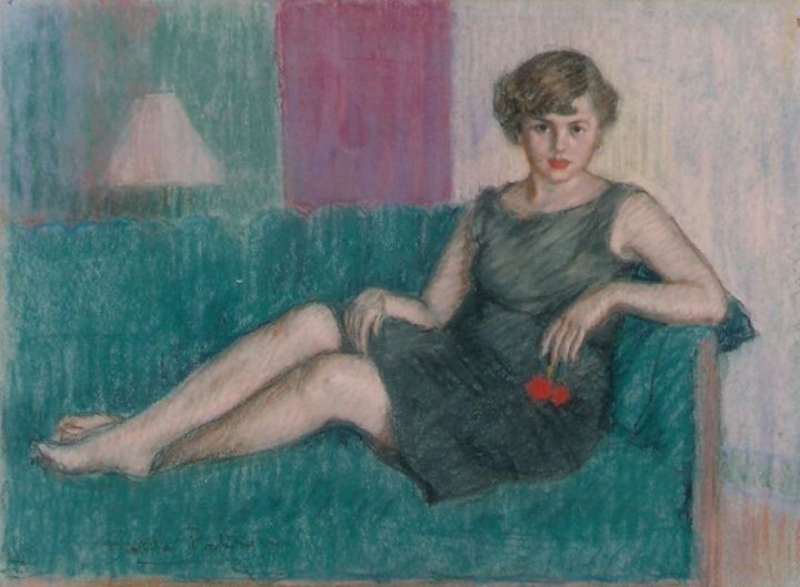 Mujer recostada en el sofá con rosas. Interior con figura. Valencia. Pastel. Año 1953